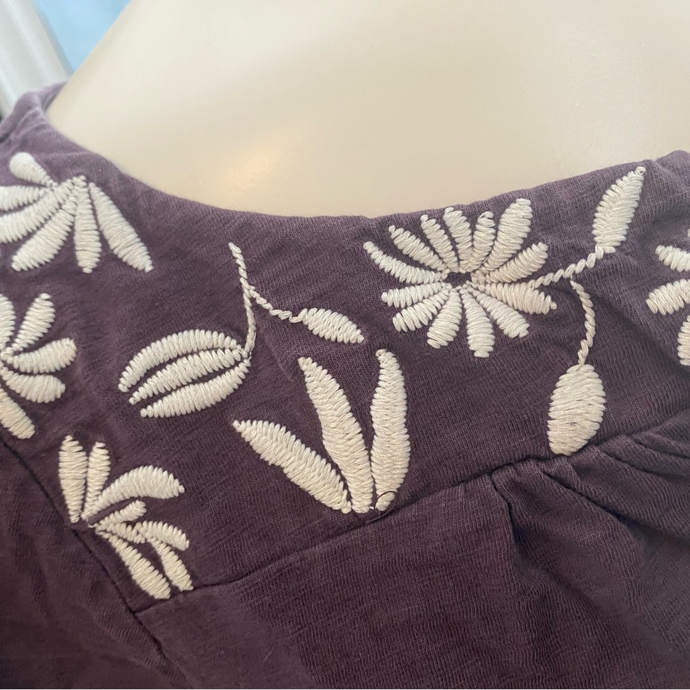 This Women’s Banana Republic szS with embroidered floral design is stunning - Picture 4 of 5